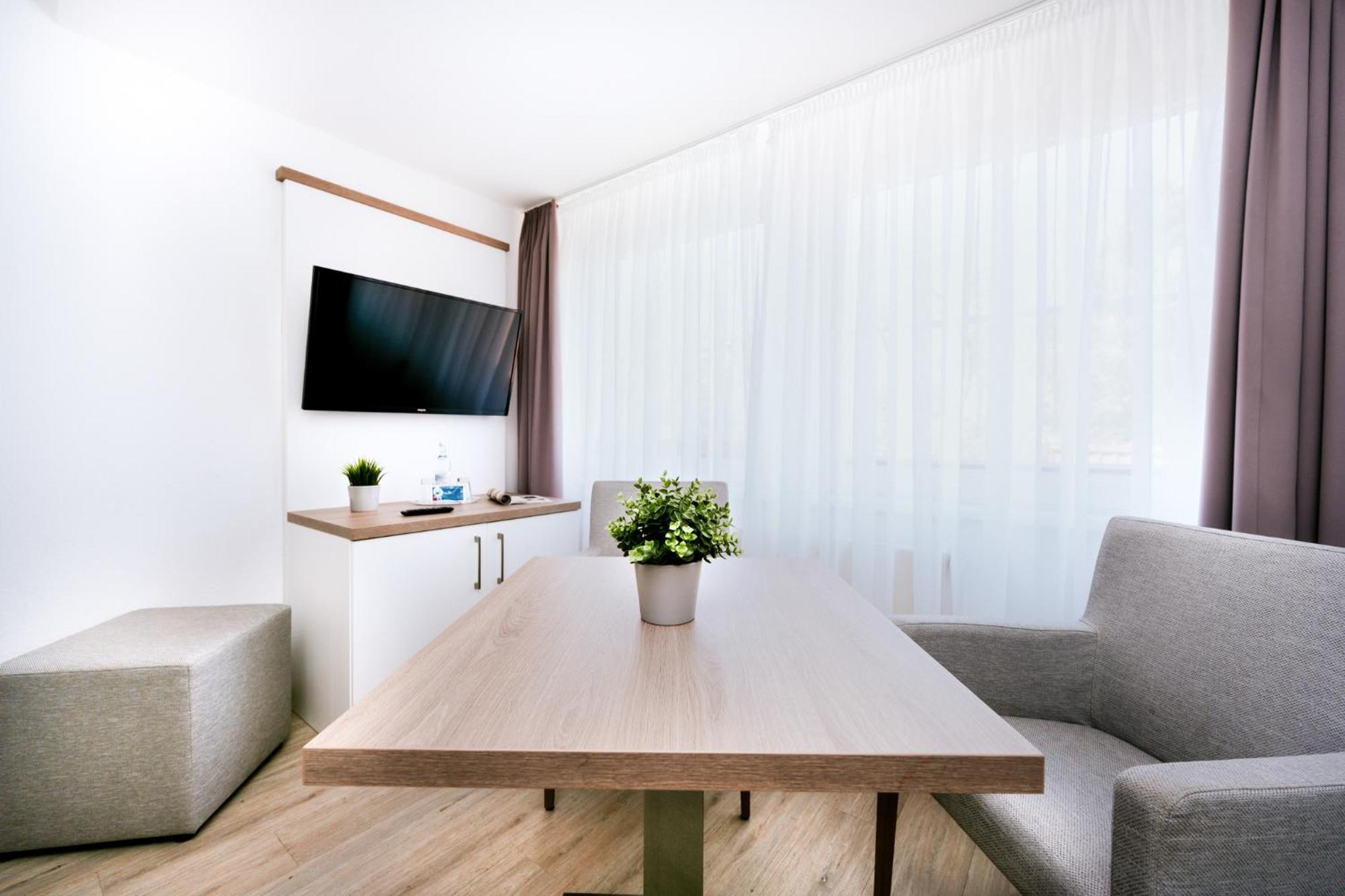 Apartmenthaus Moewenschrei Инзел Поел Екстериор снимка